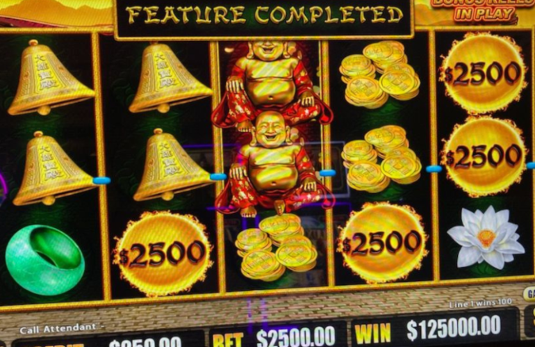 Lucky Las Vegas Gamblers Hit Jackpot During Super Bowl Week