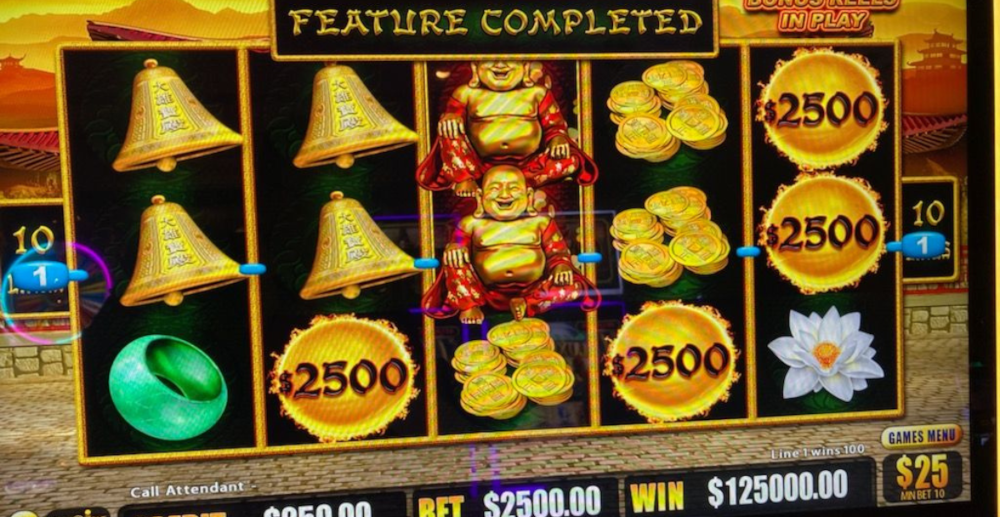 Lucky Las Vegas Gamblers Hit Jackpot During Super Bowl Week